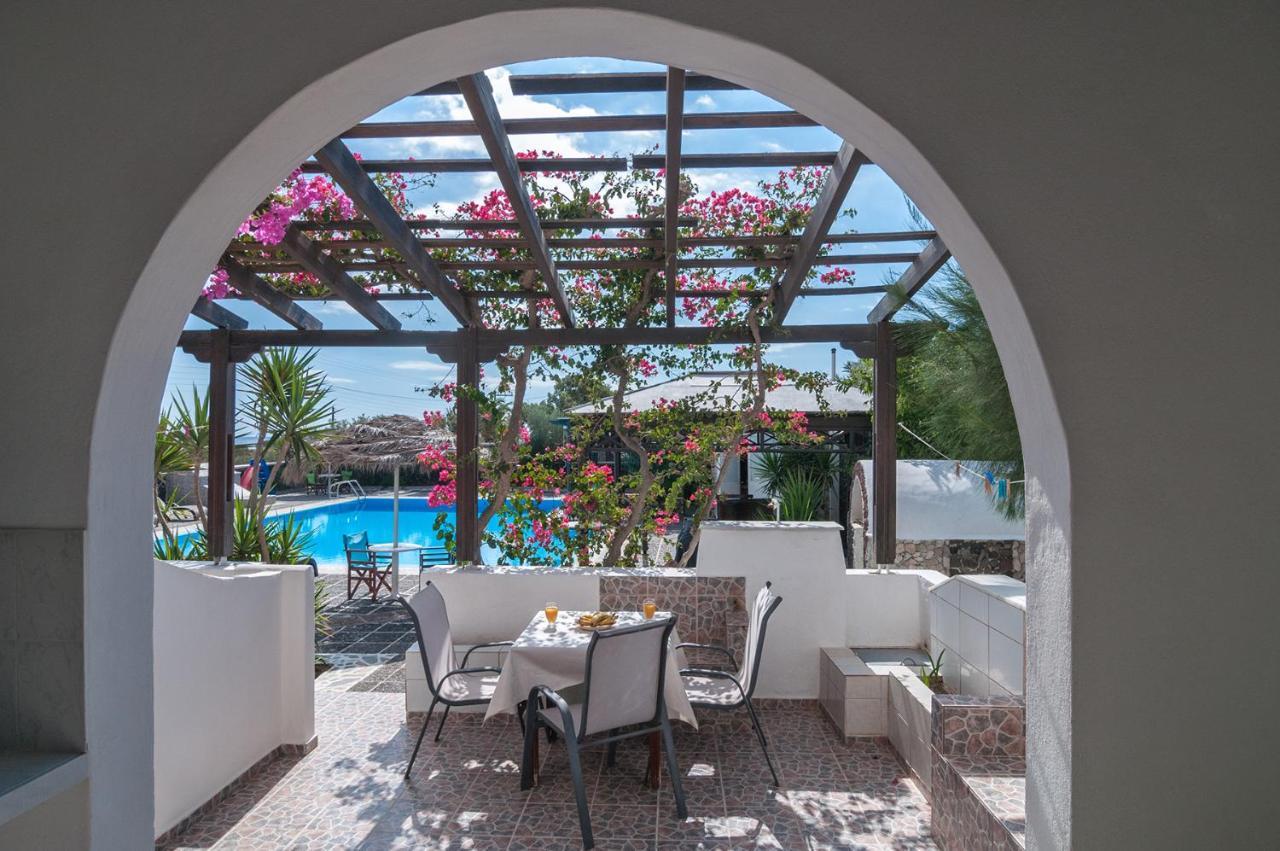 Holiday Beach Resort Santorini Перисса Экстерьер фото